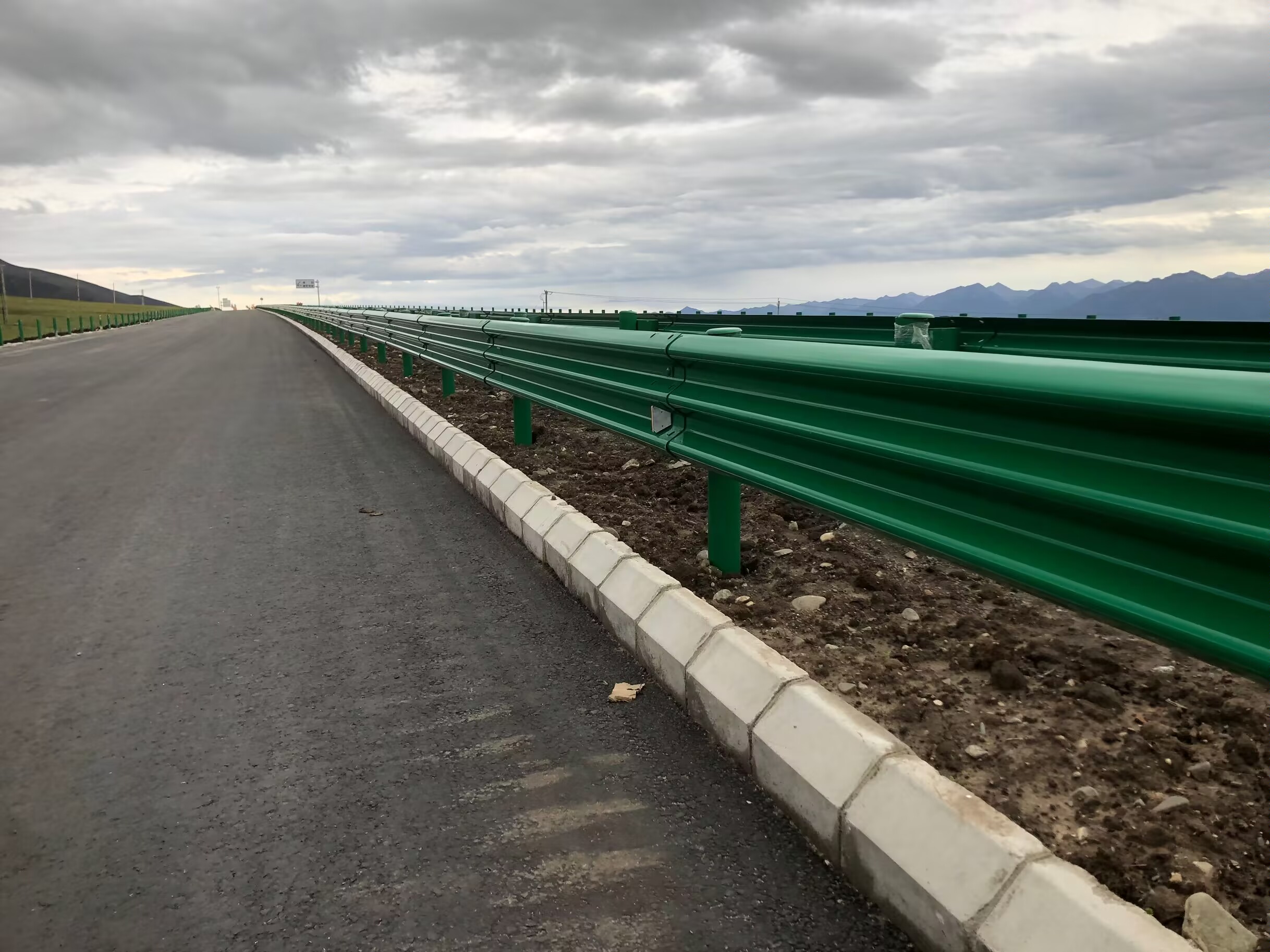 尚志市乡村公路波形护栏波形护栏立柱 - 推荐